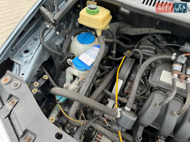 Серый Фольксваген Кадди, объемом двигателя 1.6 л и пробегом 259 тыс. км за 7900 $, фото 100 на Automoto.ua