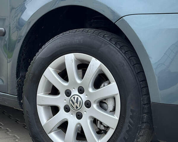 Серый Фольксваген Кадди, объемом двигателя 1.6 л и пробегом 259 тыс. км за 7900 $, фото 27 на Automoto.ua