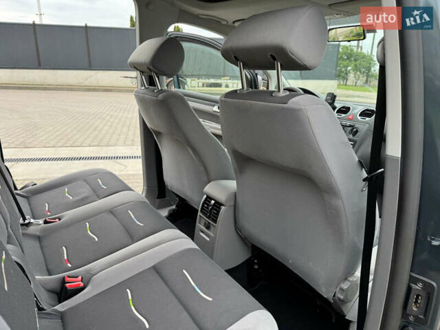 Серый Фольксваген Кадди, объемом двигателя 1.6 л и пробегом 259 тыс. км за 7900 $, фото 72 на Automoto.ua