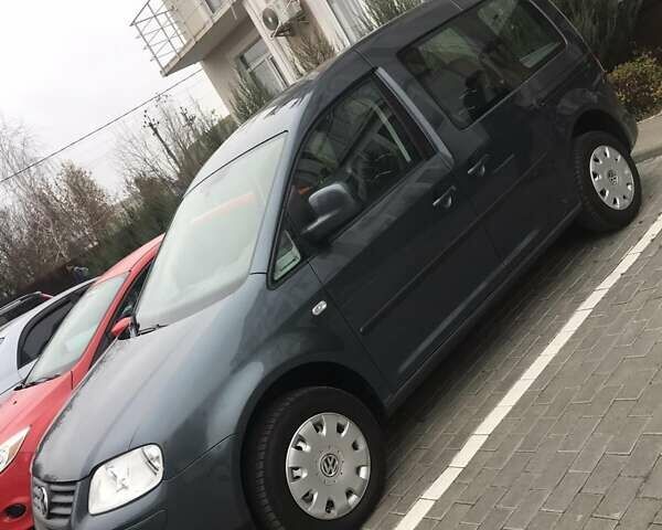 Серый Фольксваген Кадди, объемом двигателя 1.6 л и пробегом 190 тыс. км за 8000 $, фото 1 на Automoto.ua