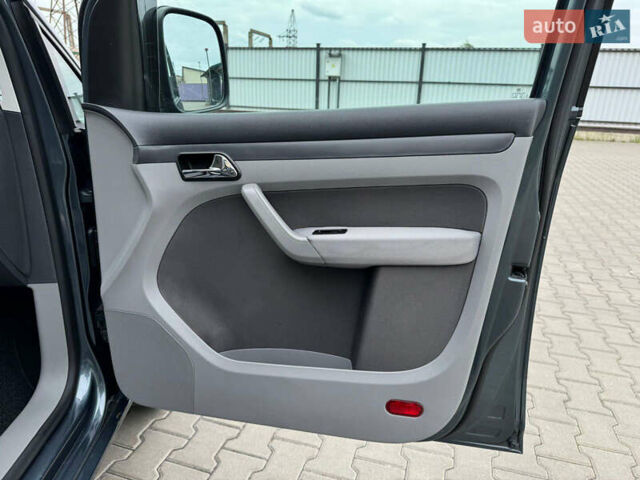 Серый Фольксваген Кадди, объемом двигателя 1.6 л и пробегом 259 тыс. км за 7900 $, фото 86 на Automoto.ua