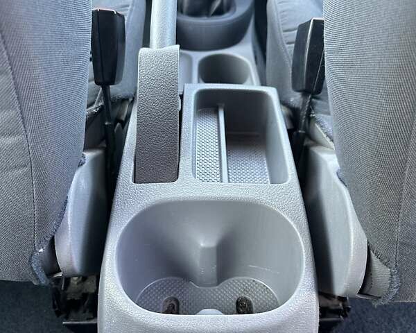 Серый Фольксваген Кадди, объемом двигателя 1.6 л и пробегом 317 тыс. км за 5700 $, фото 18 на Automoto.ua