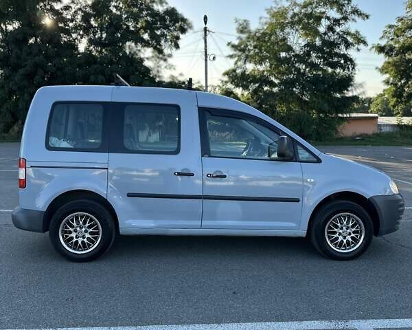 Серый Фольксваген Кадди, объемом двигателя 1.6 л и пробегом 317 тыс. км за 5700 $, фото 3 на Automoto.ua