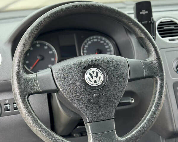 Серый Фольксваген Кадди, объемом двигателя 1.6 л и пробегом 259 тыс. км за 7900 $, фото 59 на Automoto.ua