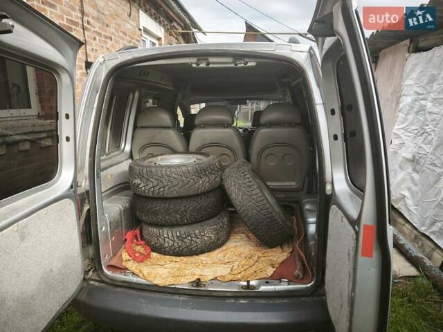 Серый Фольксваген Кадди, объемом двигателя 2 л и пробегом 280 тыс. км за 4950 $, фото 5 на Automoto.ua