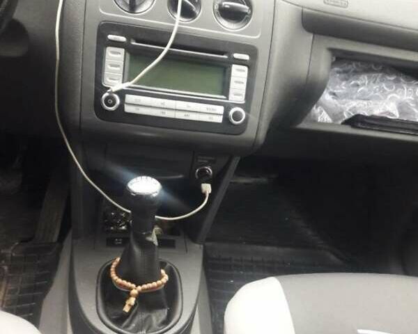 Серый Фольксваген Кадди, объемом двигателя 1.6 л и пробегом 190 тыс. км за 8000 $, фото 7 на Automoto.ua