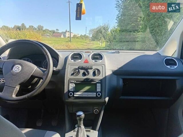 Серый Фольксваген Кадди, объемом двигателя 1.98 л и пробегом 250 тыс. км за 6000 $, фото 4 на Automoto.ua