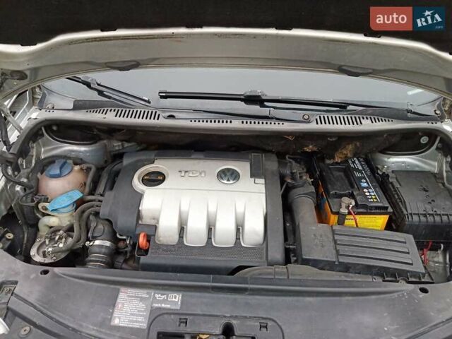 Сірий Фольксваген Кадді, об'ємом двигуна 1.9 л та пробігом 228 тис. км за 6500 $, фото 12 на Automoto.ua