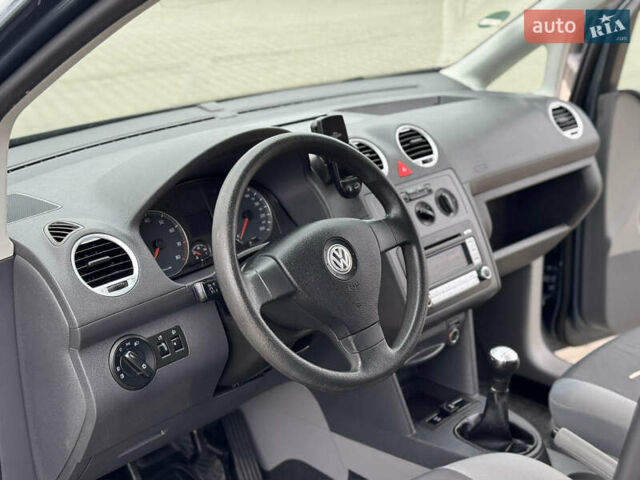 Серый Фольксваген Кадди, объемом двигателя 1.6 л и пробегом 259 тыс. км за 7900 $, фото 44 на Automoto.ua