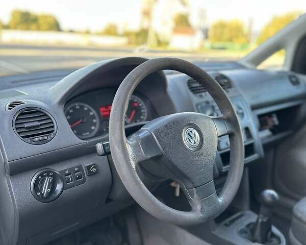 Серый Фольксваген Кадди, объемом двигателя 1.6 л и пробегом 317 тыс. км за 5700 $, фото 27 на Automoto.ua