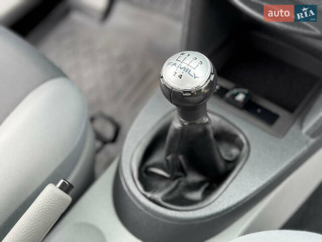 Серый Фольксваген Кадди, объемом двигателя 1.6 л и пробегом 259 тыс. км за 7900 $, фото 47 на Automoto.ua