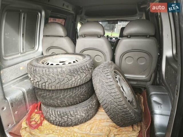 Серый Фольксваген Кадди, объемом двигателя 2 л и пробегом 280 тыс. км за 4950 $, фото 4 на Automoto.ua