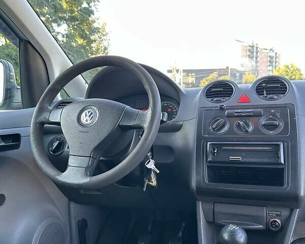 Серый Фольксваген Кадди, объемом двигателя 1.6 л и пробегом 317 тыс. км за 5700 $, фото 14 на Automoto.ua