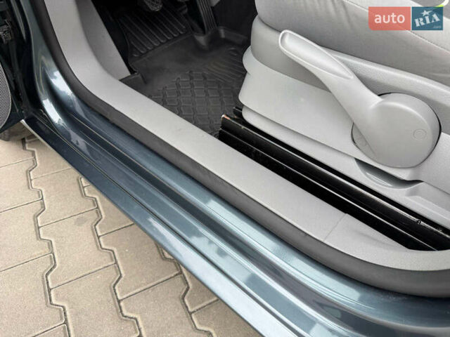 Серый Фольксваген Кадди, объемом двигателя 1.6 л и пробегом 259 тыс. км за 7900 $, фото 91 на Automoto.ua