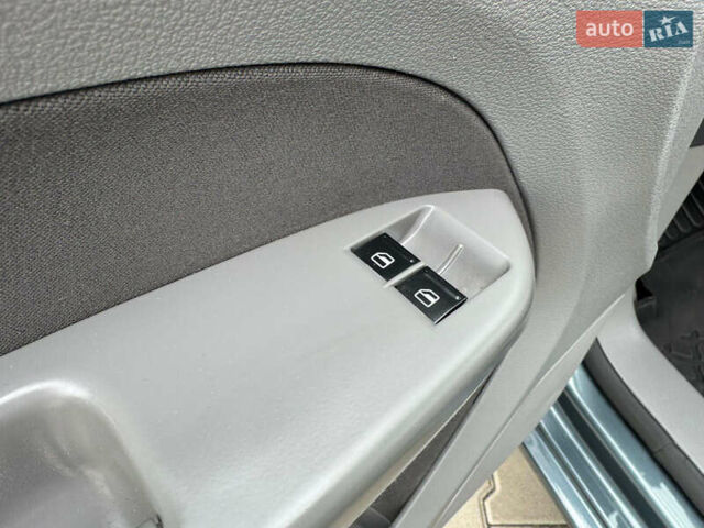 Серый Фольксваген Кадди, объемом двигателя 1.6 л и пробегом 259 тыс. км за 7900 $, фото 84 на Automoto.ua