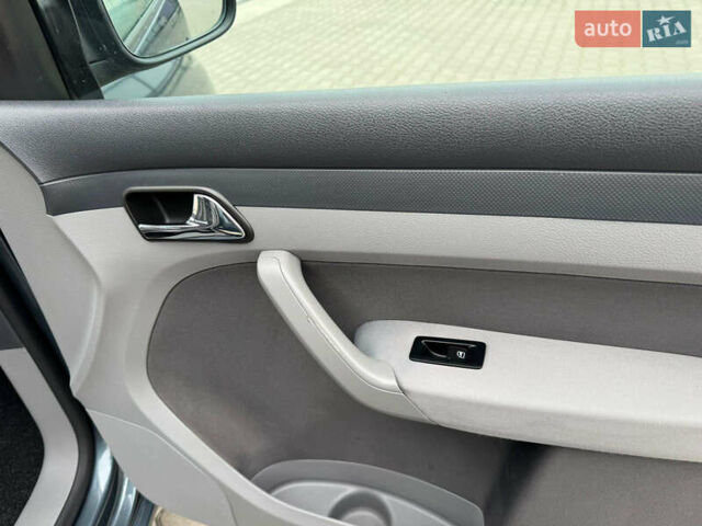 Серый Фольксваген Кадди, объемом двигателя 1.6 л и пробегом 259 тыс. км за 7900 $, фото 85 на Automoto.ua