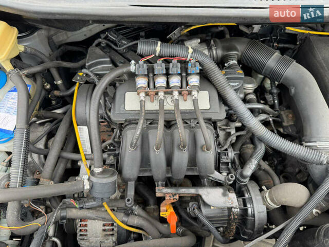 Серый Фольксваген Кадди, объемом двигателя 1.6 л и пробегом 259 тыс. км за 7900 $, фото 101 на Automoto.ua