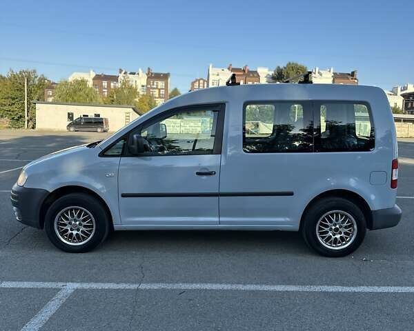 Серый Фольксваген Кадди, объемом двигателя 1.6 л и пробегом 317 тыс. км за 5700 $, фото 4 на Automoto.ua