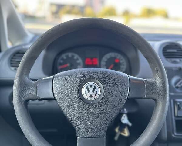 Серый Фольксваген Кадди, объемом двигателя 1.6 л и пробегом 317 тыс. км за 5700 $, фото 17 на Automoto.ua