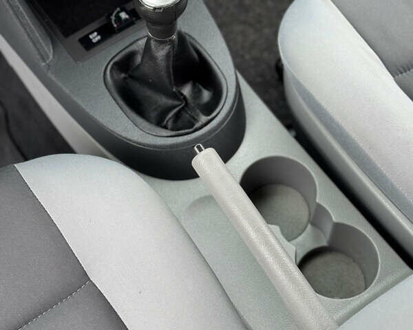 Серый Фольксваген Кадди, объемом двигателя 1.6 л и пробегом 259 тыс. км за 7900 $, фото 64 на Automoto.ua