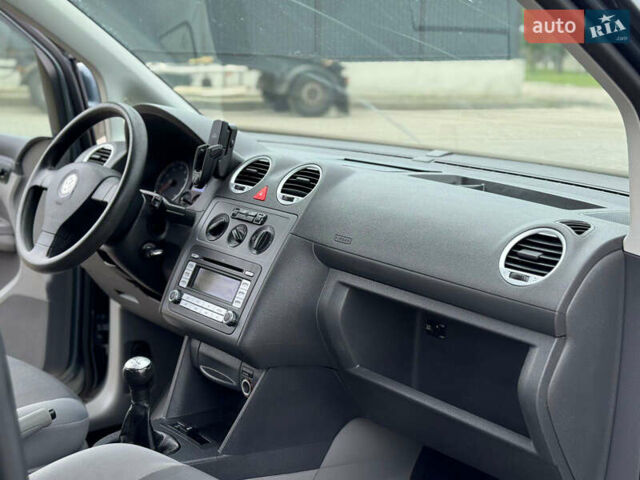 Серый Фольксваген Кадди, объемом двигателя 1.6 л и пробегом 259 тыс. км за 7900 $, фото 53 на Automoto.ua