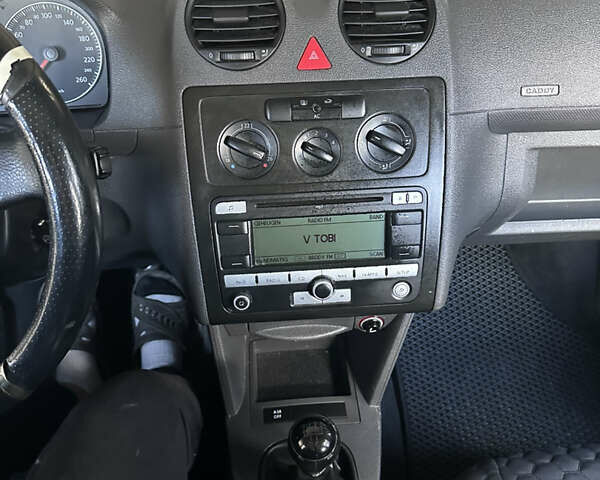 Сірий Фольксваген Кадді, об'ємом двигуна 1.9 л та пробігом 190 тис. км за 7600 $, фото 3 на Automoto.ua