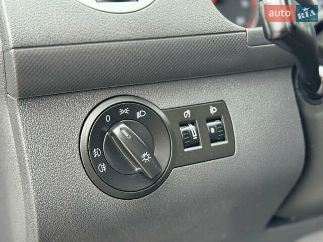 Серый Фольксваген Кадди, объемом двигателя 1.6 л и пробегом 259 тыс. км за 7900 $, фото 57 на Automoto.ua