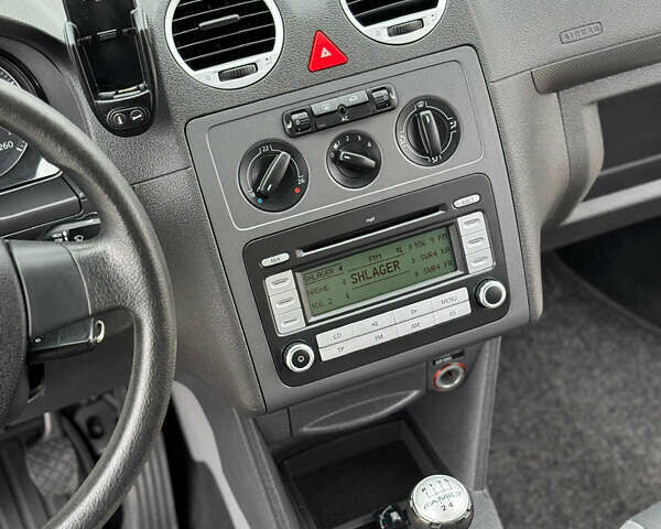 Серый Фольксваген Кадди, объемом двигателя 1.6 л и пробегом 259 тыс. км за 7900 $, фото 52 на Automoto.ua