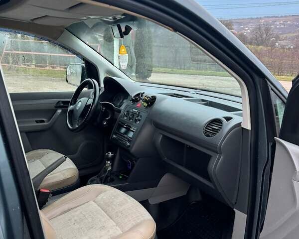 Сірий Фольксваген Кадді, об'ємом двигуна 2 л та пробігом 300 тис. км за 8199 $, фото 8 на Automoto.ua