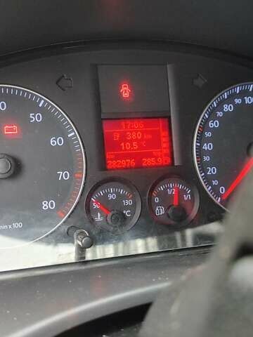 Серый Фольксваген Кадди, объемом двигателя 2 л и пробегом 280 тыс. км за 7300 $, фото 13 на Automoto.ua