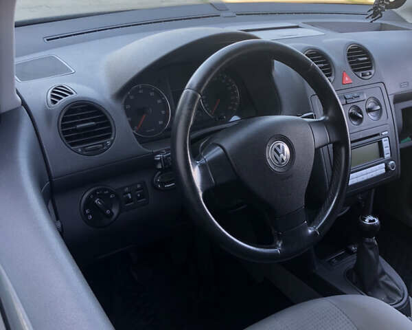Сірий Фольксваген Кадді, об'ємом двигуна 1.6 л та пробігом 205 тис. км за 9000 $, фото 10 на Automoto.ua