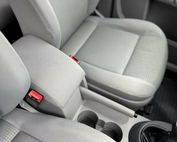 Сірий Фольксваген Кадді, об'ємом двигуна 1.9 л та пробігом 275 тис. км за 10850 $, фото 109 на Automoto.ua