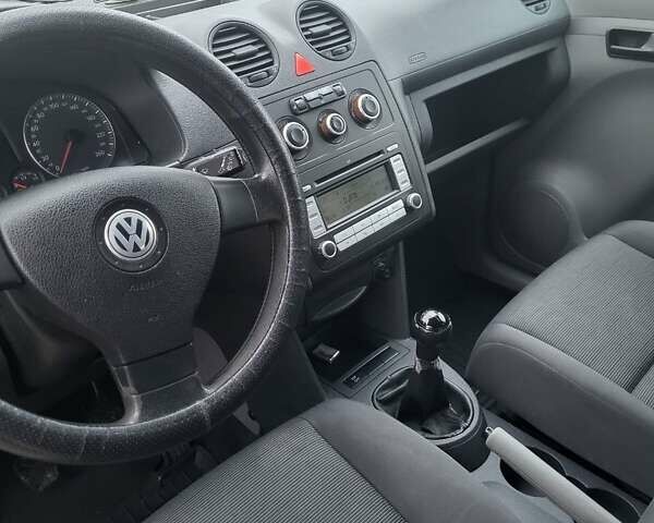 Серый Фольксваген Кадди, объемом двигателя 1.98 л и пробегом 242 тыс. км за 5600 $, фото 3 на Automoto.ua