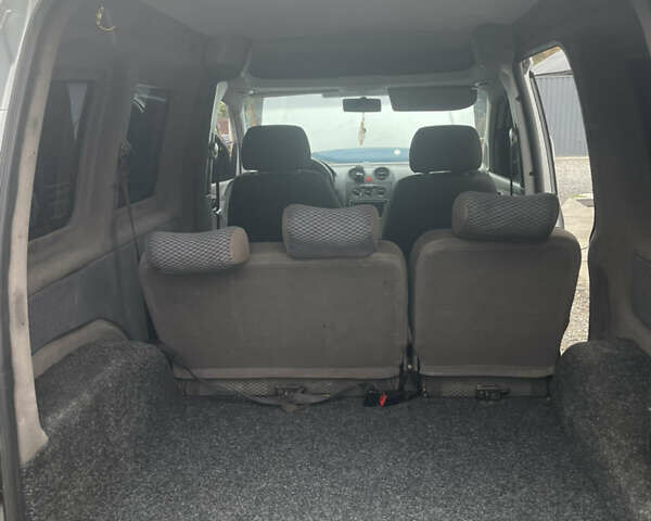 Серый Фольксваген Кадди, объемом двигателя 1.97 л и пробегом 367 тыс. км за 5500 $, фото 12 на Automoto.ua