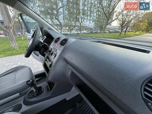 Серый Фольксваген Кадди, объемом двигателя 1.9 л и пробегом 190 тыс. км за 7300 $, фото 58 на Automoto.ua