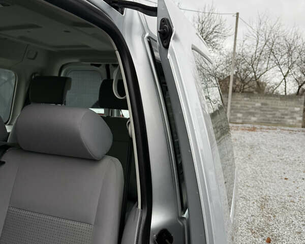 Сірий Фольксваген Кадді, об'ємом двигуна 1.9 л та пробігом 275 тис. км за 10850 $, фото 151 на Automoto.ua