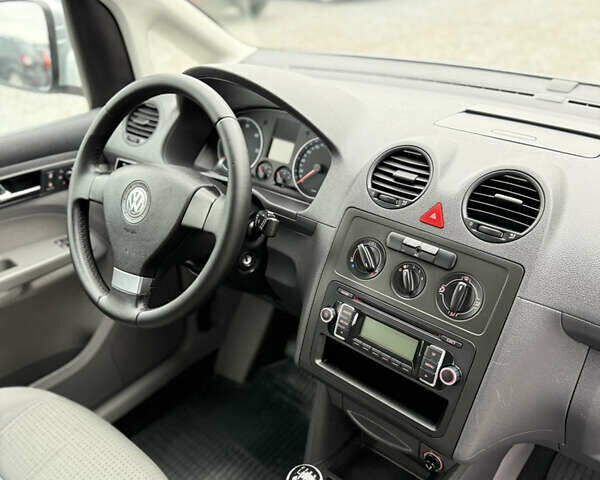 Сірий Фольксваген Кадді, об'ємом двигуна 1.9 л та пробігом 275 тис. км за 10850 $, фото 111 на Automoto.ua