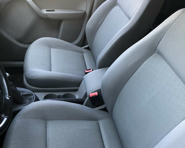 Сірий Фольксваген Кадді, об'ємом двигуна 1.6 л та пробігом 205 тис. км за 9000 $, фото 15 на Automoto.ua