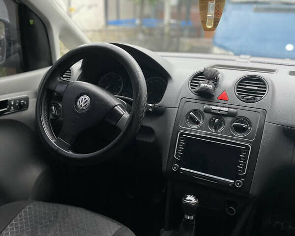 Серый Фольксваген Кадди, объемом двигателя 1.97 л и пробегом 367 тыс. км за 5500 $, фото 8 на Automoto.ua