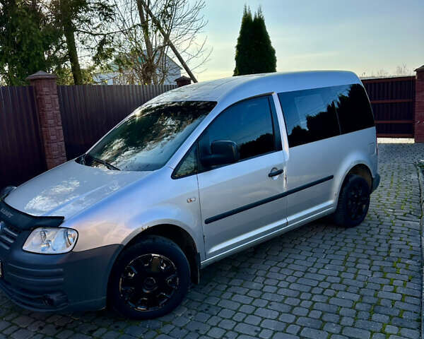 Серый Фольксваген Кадди, объемом двигателя 1.9 л и пробегом 410 тыс. км за 5500 $, фото 3 на Automoto.ua