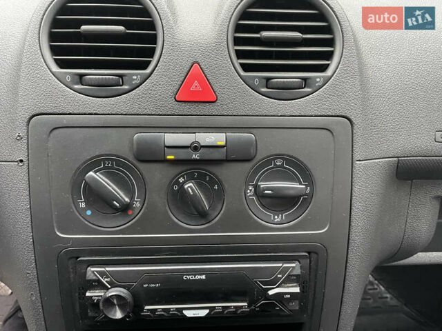 Серый Фольксваген Кадди, объемом двигателя 1.6 л и пробегом 295 тыс. км за 5200 $, фото 13 на Automoto.ua