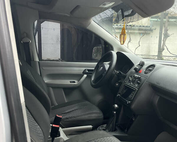 Серый Фольксваген Кадди, объемом двигателя 1.97 л и пробегом 367 тыс. км за 5500 $, фото 9 на Automoto.ua