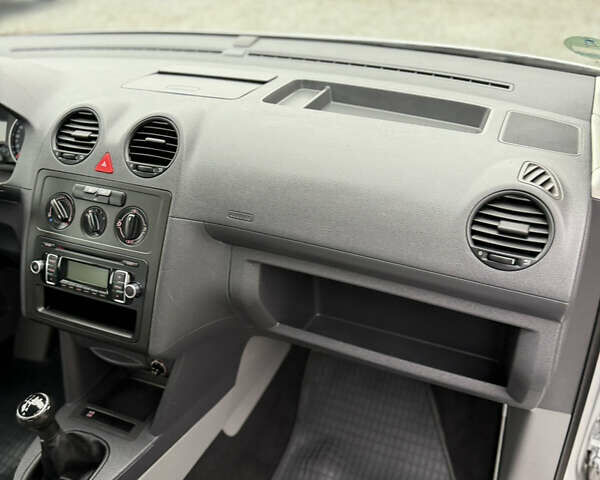 Сірий Фольксваген Кадді, об'ємом двигуна 1.9 л та пробігом 275 тис. км за 10850 $, фото 112 на Automoto.ua