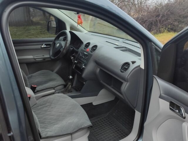 Серый Фольксваген Кадди, объемом двигателя 1.6 л и пробегом 178 тыс. км за 7000 $, фото 3 на Automoto.ua