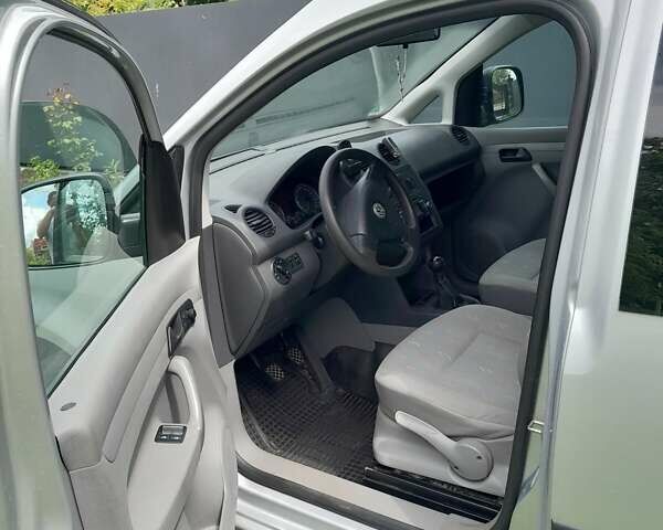 Сірий Фольксваген Кадді, об'ємом двигуна 1.9 л та пробігом 415 тис. км за 5600 $, фото 3 на Automoto.ua