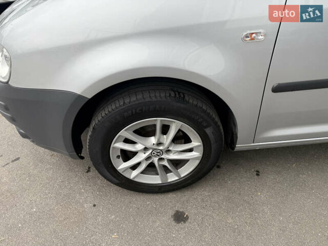 Сірий Фольксваген Кадді, об'ємом двигуна 1.6 л та пробігом 180 тис. км за 7500 $, фото 11 на Automoto.ua
