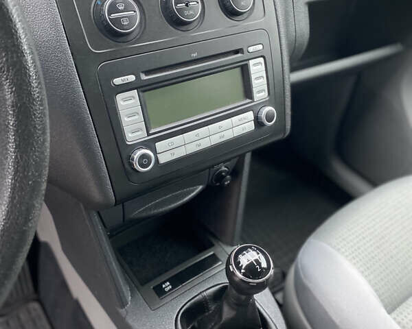 Серый Фольксваген Кадди, объемом двигателя 1.6 л и пробегом 172 тыс. км за 7899 $, фото 14 на Automoto.ua