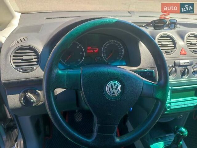 Серый Фольксваген Кадди, объемом двигателя 1.9 л и пробегом 320 тыс. км за 8200 $, фото 2 на Automoto.ua