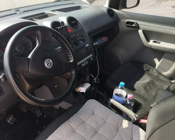 Серый Фольксваген Кадди, объемом двигателя 1.97 л и пробегом 380 тыс. км за 5700 $, фото 5 на Automoto.ua