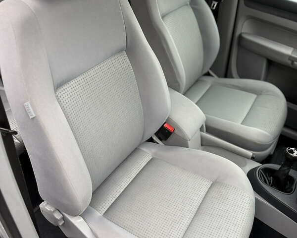 Сірий Фольксваген Кадді, об'ємом двигуна 1.9 л та пробігом 275 тис. км за 10850 $, фото 107 на Automoto.ua